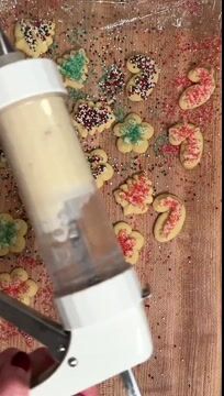 Deluxe Cookie Maker Kit with 20 Discs and 4 Tips