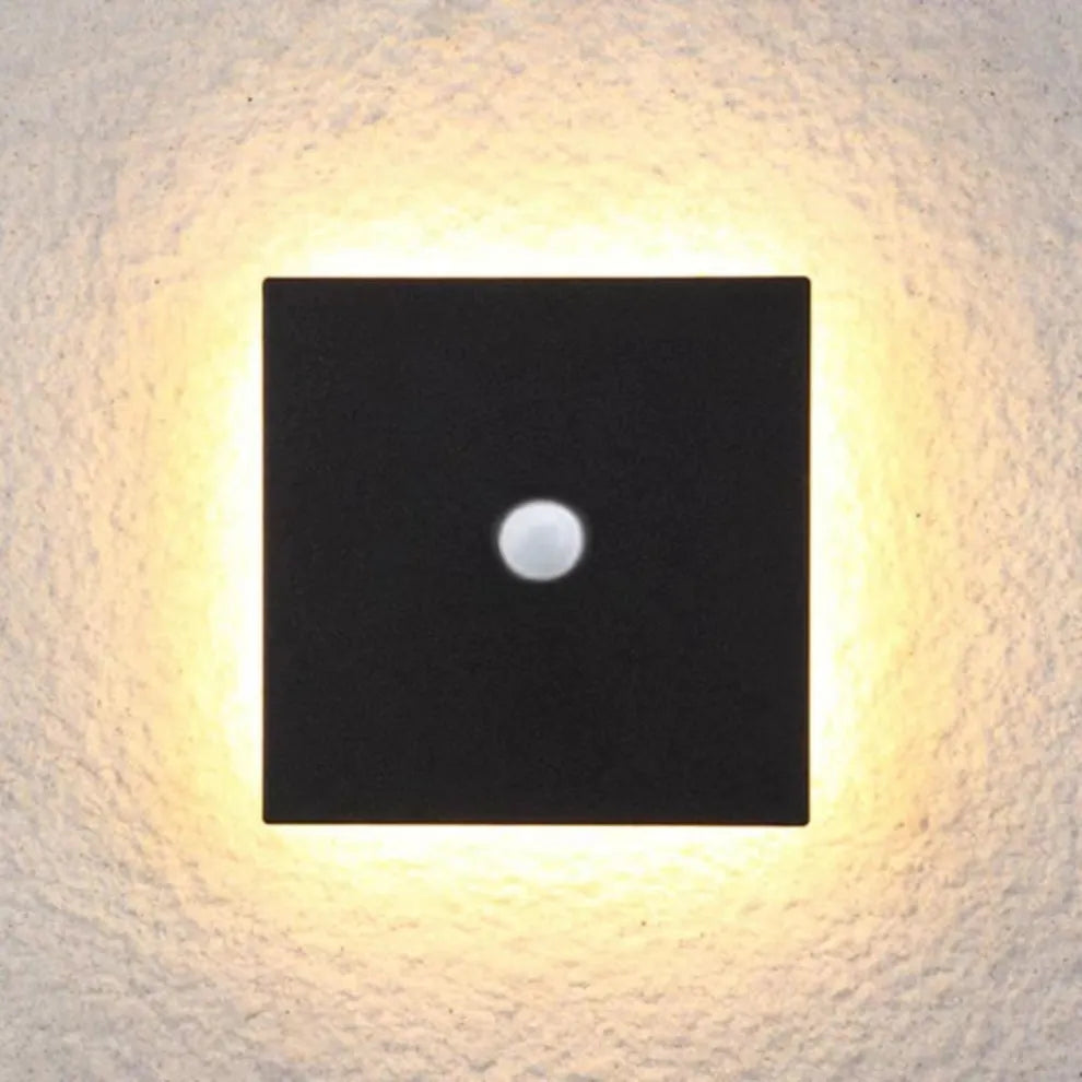 Sleek Outdoor LED Wall Light Metal Finish