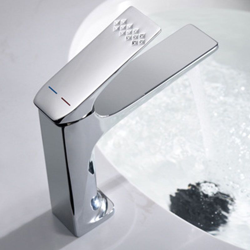 Modern Bathroom Sink Faucet with Sleek Design
