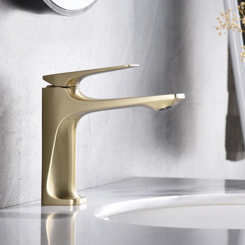 Modern Bathroom Sink Faucet with Sleek Design