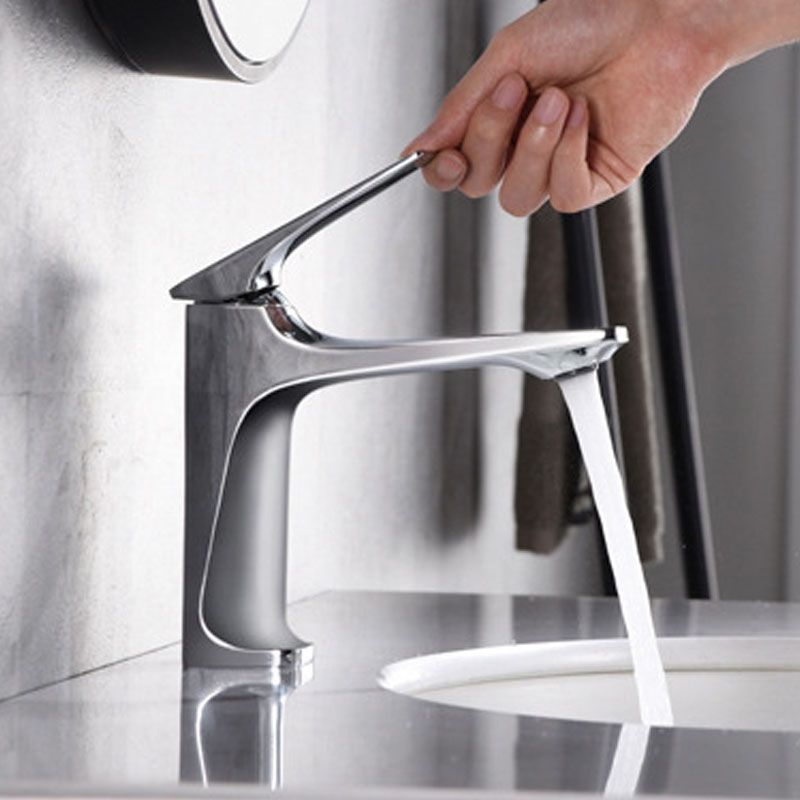 Modern Bathroom Sink Faucet with Sleek Design