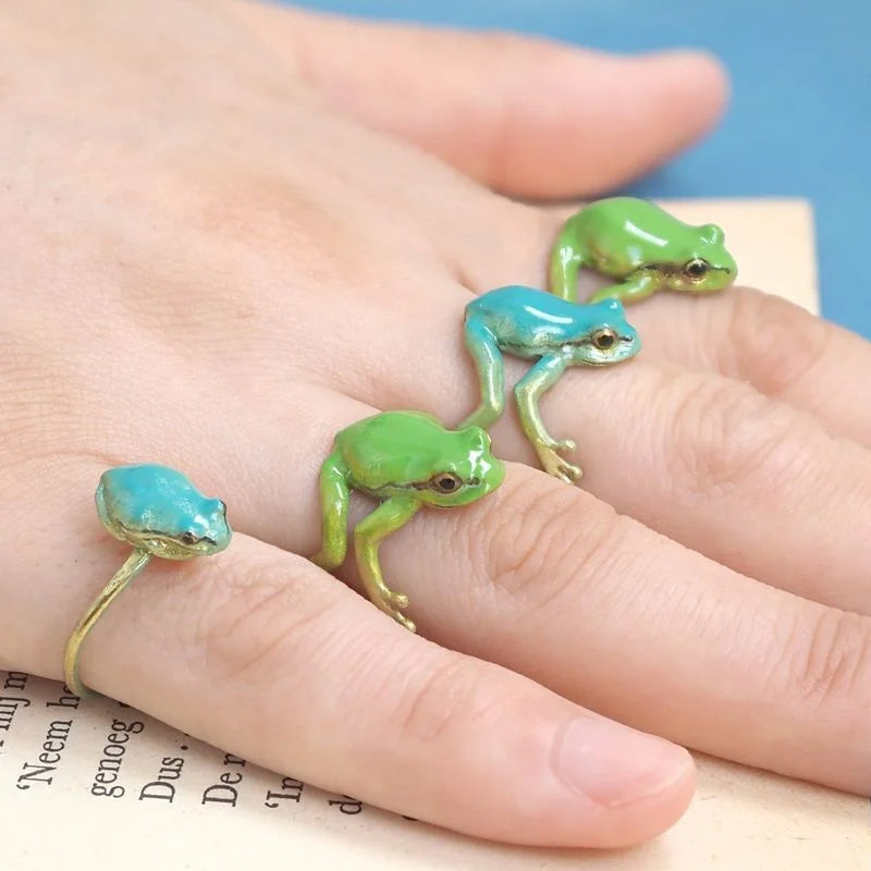 Trendy Tree Frog Stud Earrings