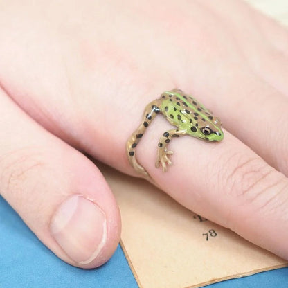 Trendy Tree Frog Stud Earrings