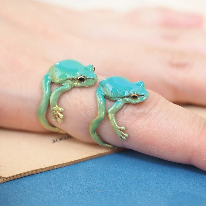 Trendy Tree Frog Stud Earrings