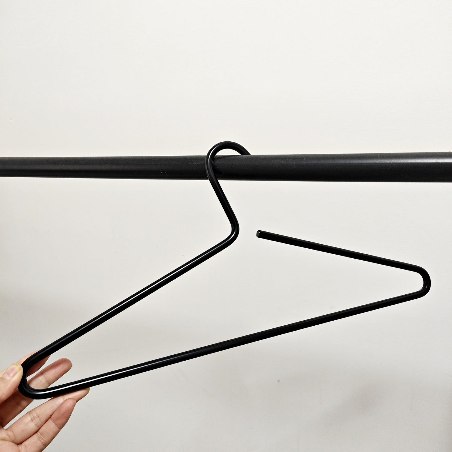 Sturdy Metal Closet Hanger in Modern Gold Finish - Yeezlab