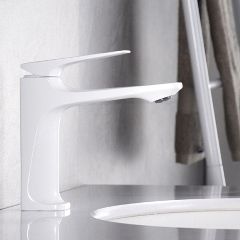 Modern Bathroom Sink Faucet with Sleek Design