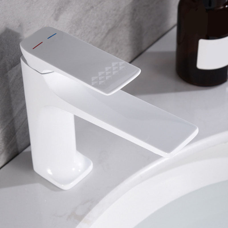 Modern Bathroom Sink Faucet with Sleek Design
