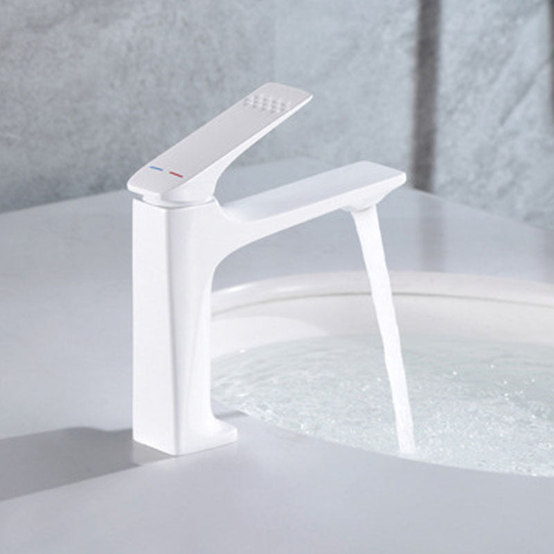 Modern Bathroom Sink Faucet with Sleek Design