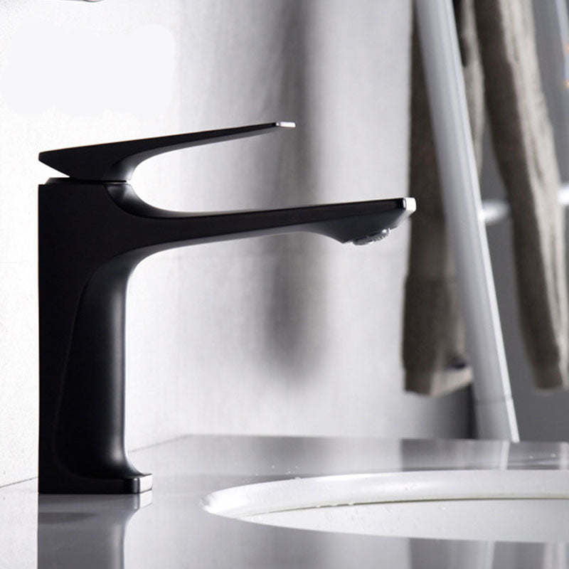 Modern Bathroom Sink Faucet with Sleek Design