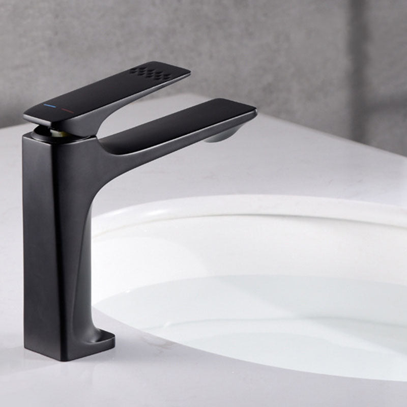 Modern Bathroom Sink Faucet with Sleek Design