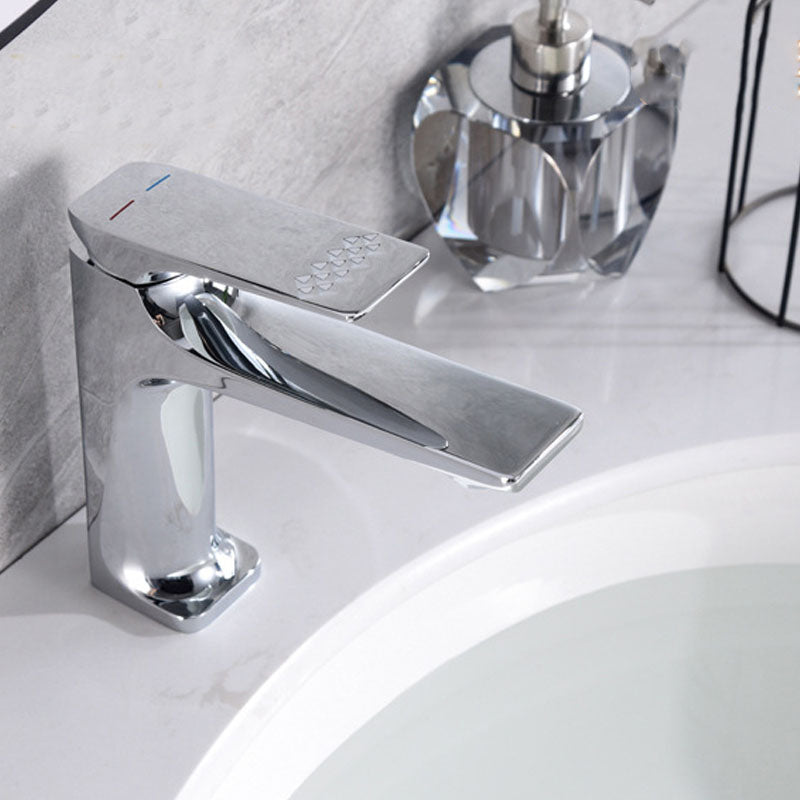 Modern Bathroom Sink Faucet with Sleek Design