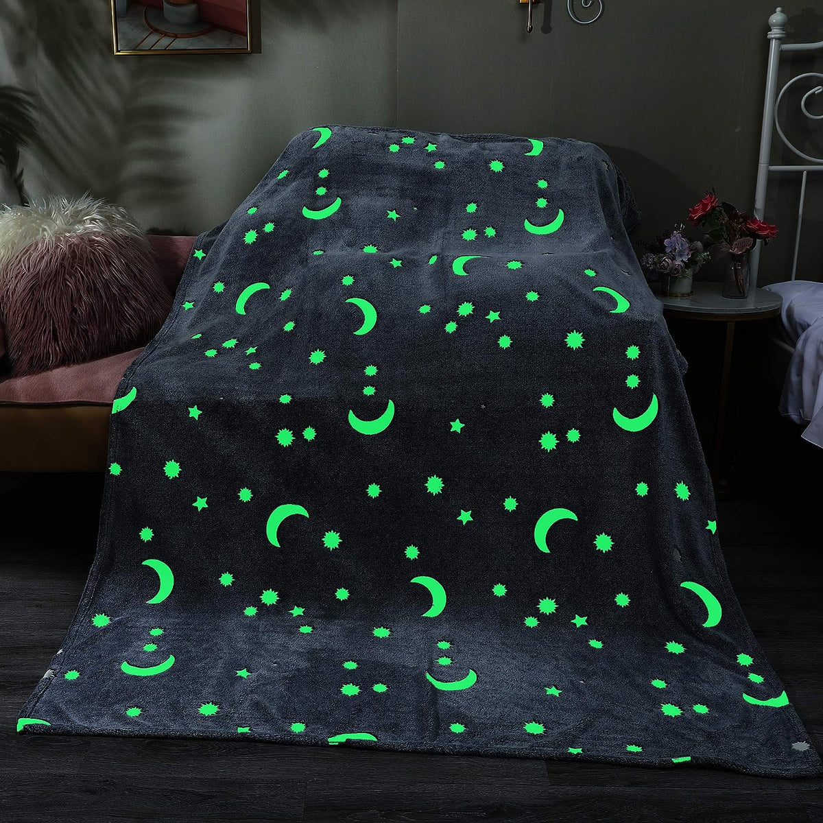 Cozy Glow Throw Blanket – Plush & Warm - Yeezlab