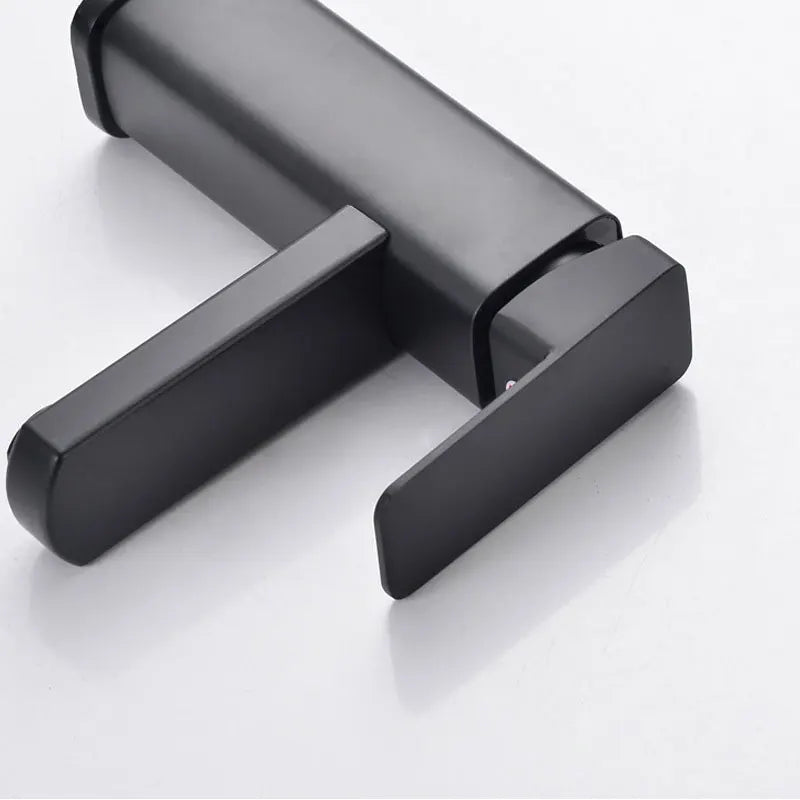 Modern RETHME Basin Faucet - Sleek Water Stream