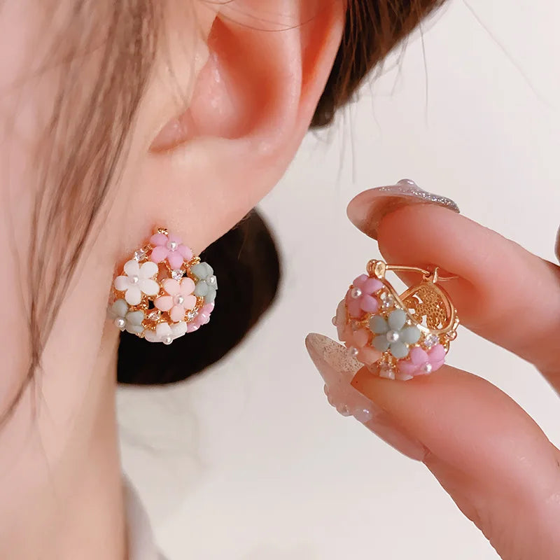 Luxurious White Pearl Flower Stud Earrings - Yeezlab