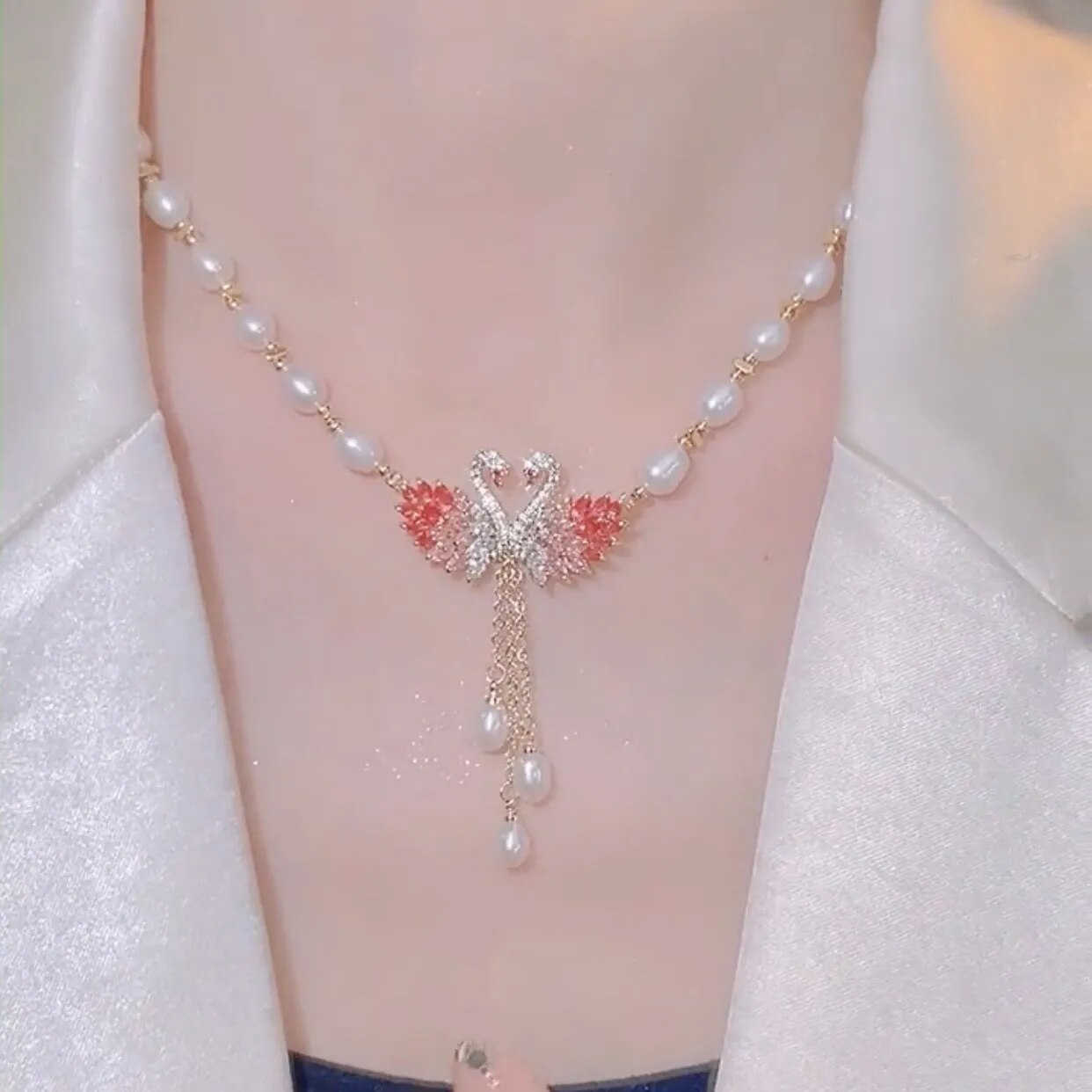 Beautiful Swan Heart Pendant Necklace - Yeezlab