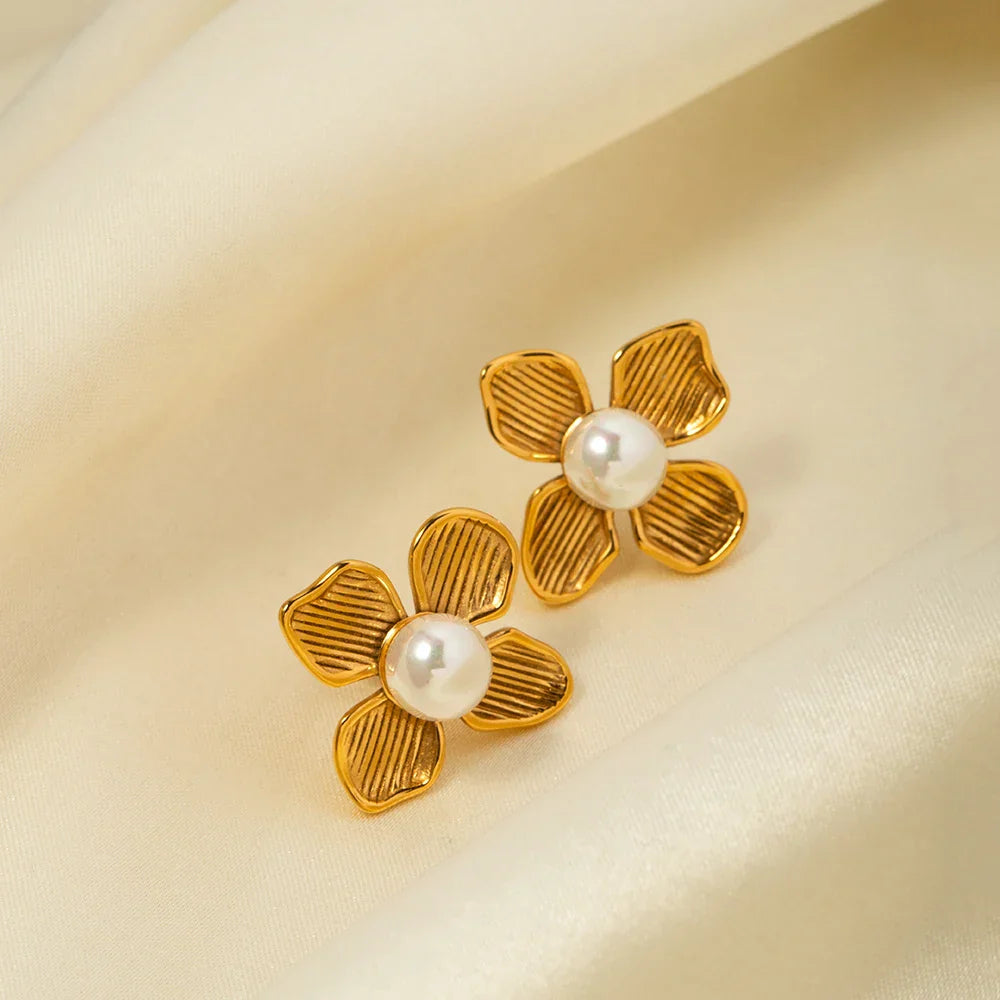 Luxury 18k Gold Pearl Flower Pendant - Yeezlab