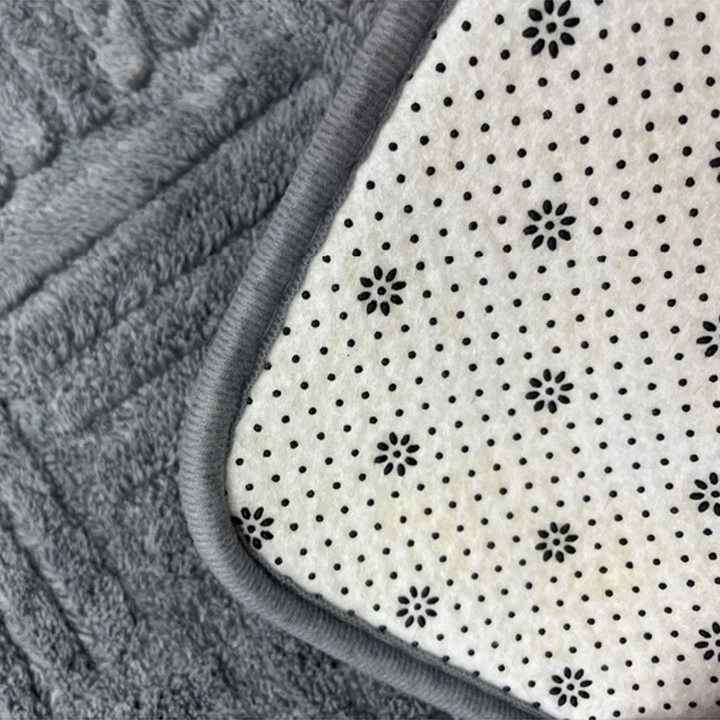 Plush Striped Bathroom Mat with Grip and Quick Dry Technology - Yeezlab