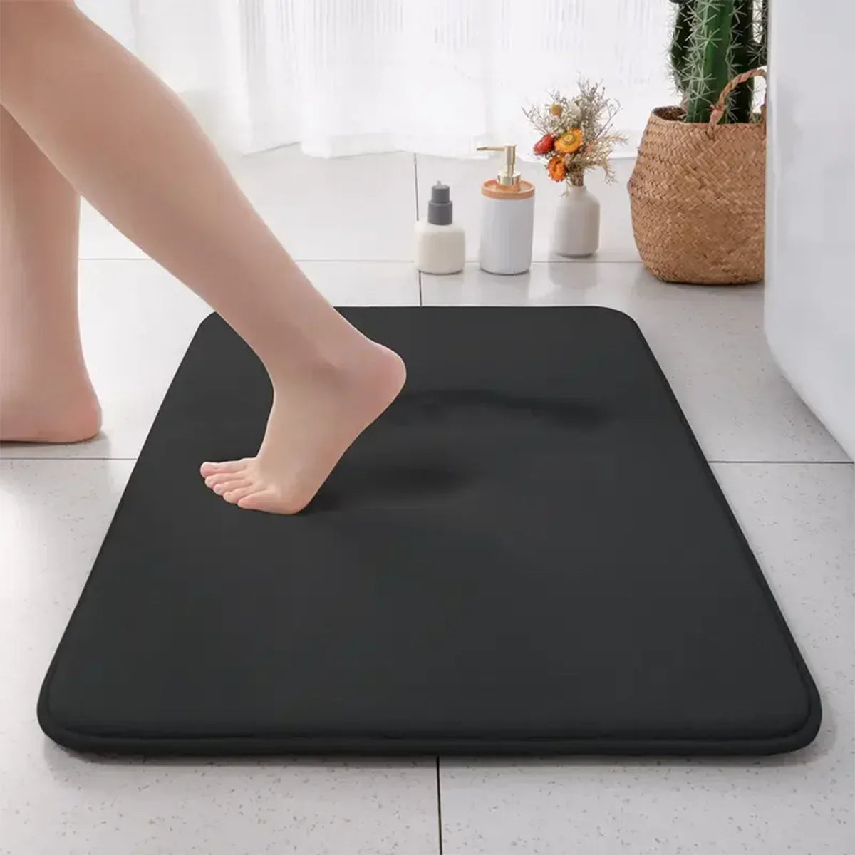 Plush Soft Anti-Slip Bathroom Mat with Absorbent Flannel