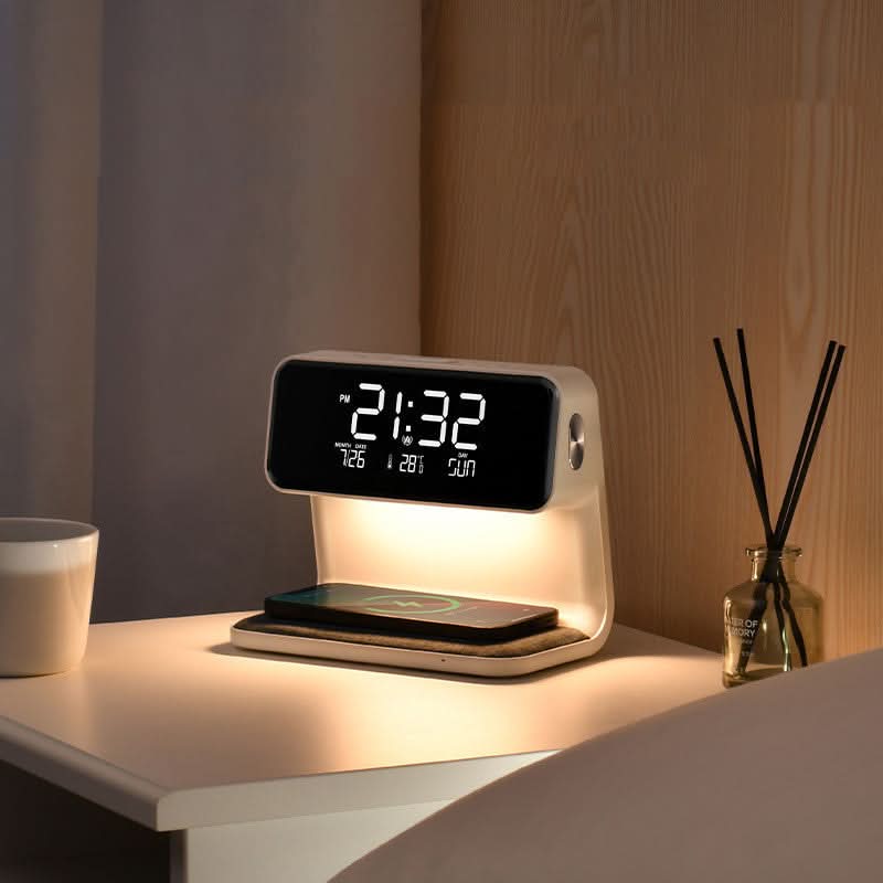 Simple Digital Alarm Clock with Dimmable Display - Yeezlab