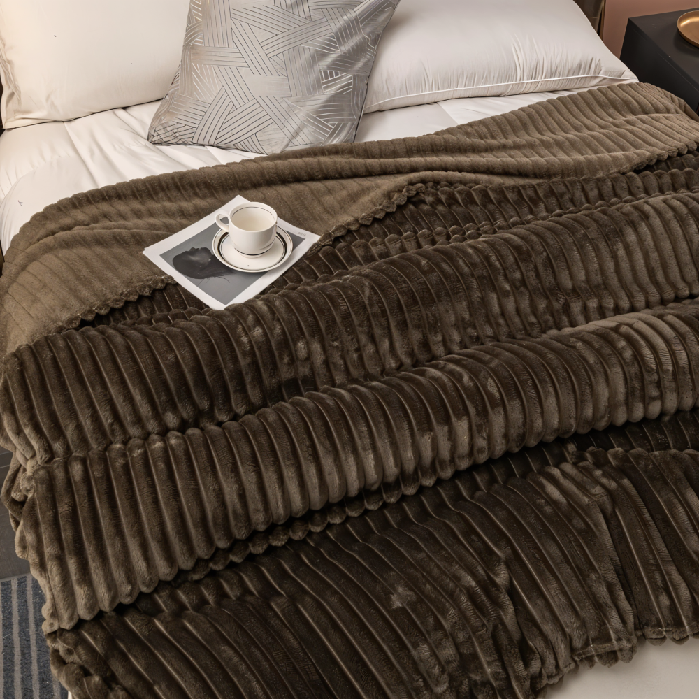 Cozy Plaid Fleece Throw Blanket