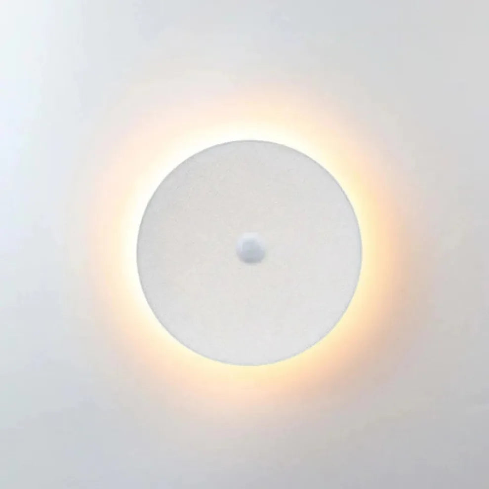 Sleek Outdoor LED Wall Light Metal Finish