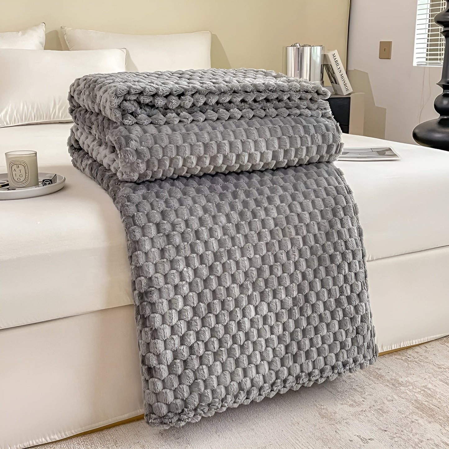 Soft Plush Fleece Blanket for Cozy Home Decor