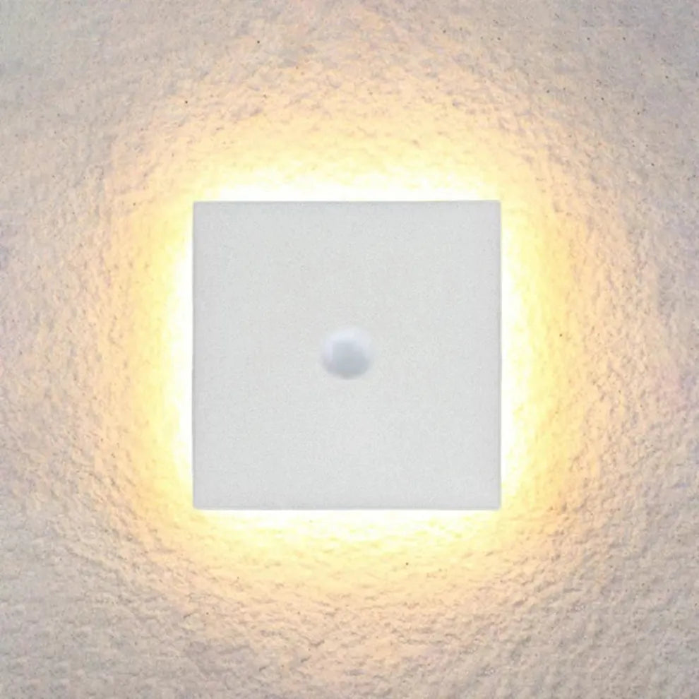 Sleek Outdoor LED Wall Light Metal Finish