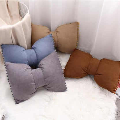 Stylish Arc-Shaped Throw Pillow Decor