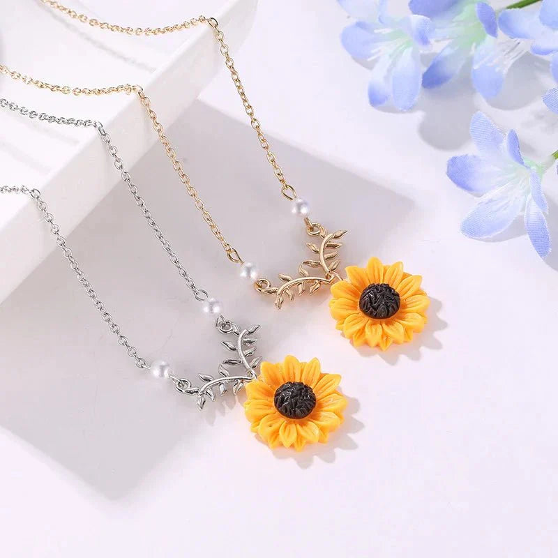 Bright Floral Delicate Chain Necklace