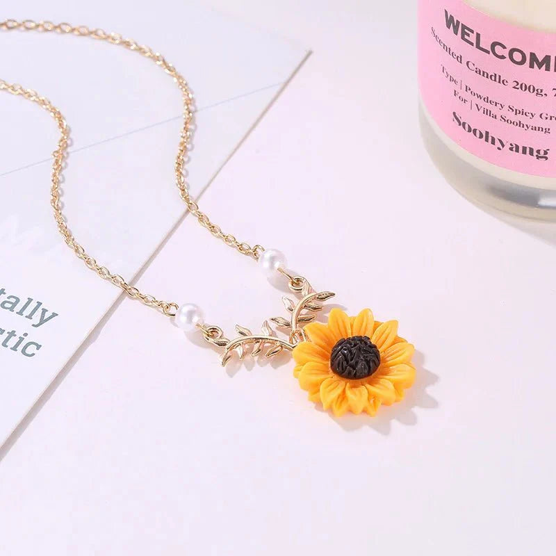 Bright Floral Delicate Chain Necklace