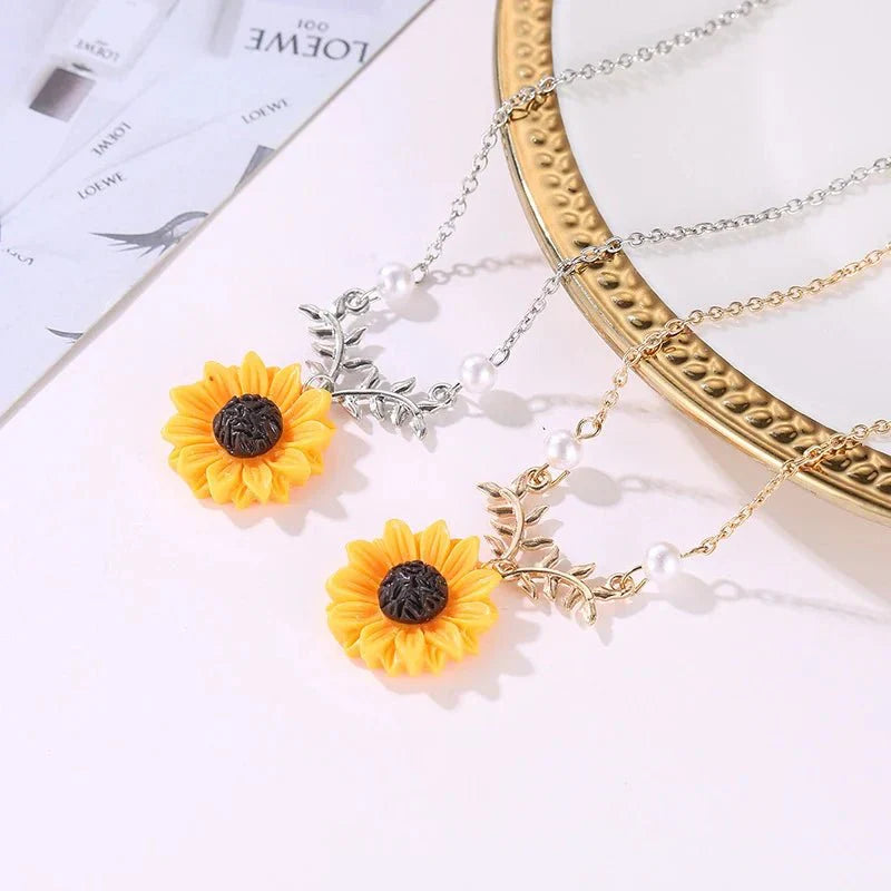 Bright Floral Delicate Chain Necklace