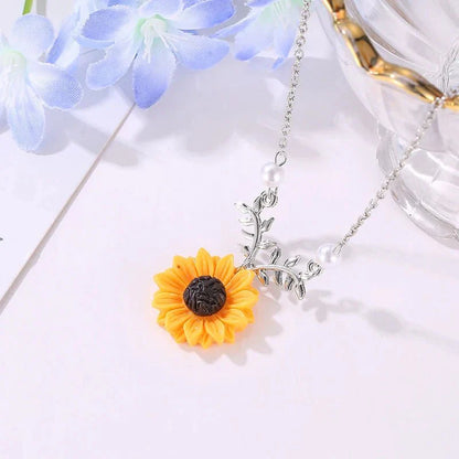 Bright Floral Delicate Chain Necklace