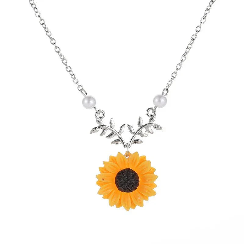 Bright Floral Delicate Chain Necklace